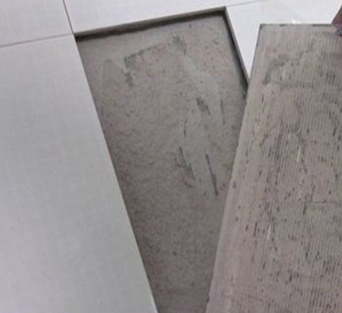 眉山市瓷砖空鼓维修公司分享瓷砖铺贴时如果打浆（即涂抹在瓷砖背面和基层上的砂浆或瓷砖胶）过少，会带来以下问题